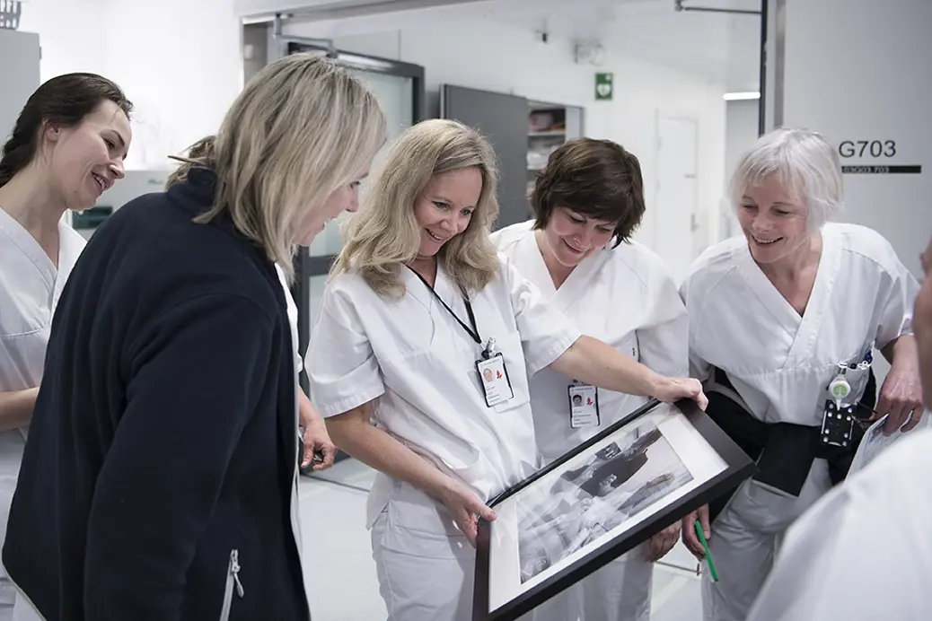 Fotografiene skapte stor begeistring både hos ansatte og pasienter ved fødeavdelingen. Foto: Eva Rose