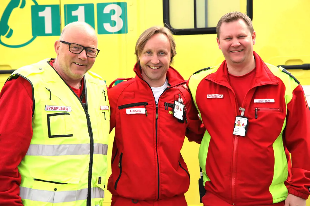 Alf Martinsen, Eirik Franer og Kent Olav Ringvold var med i det første vaktteamet på slagambulansen i forskningsprosjektet.
