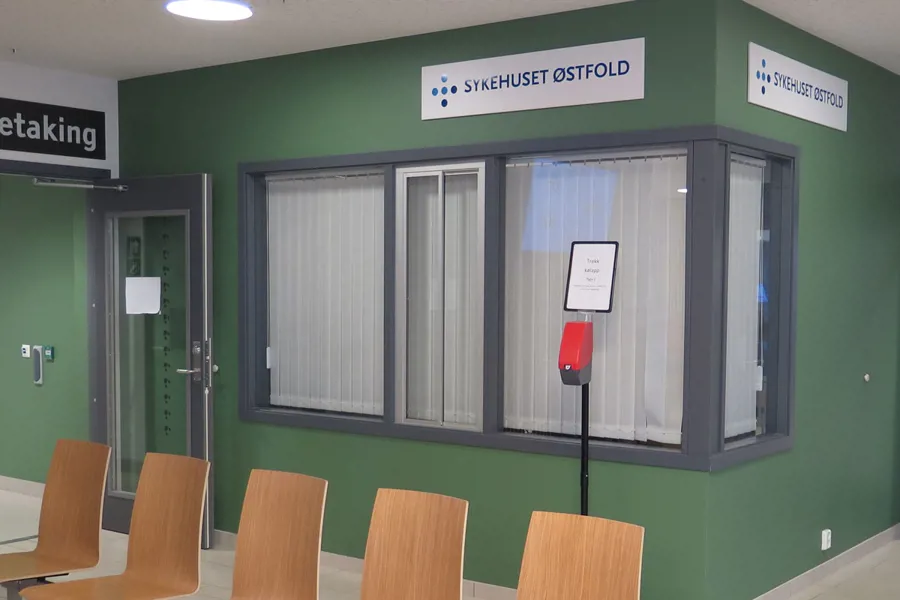 Bilde av inngangene til blodprøvetaking og blodbanken på Helsehuset i Fredrikstad