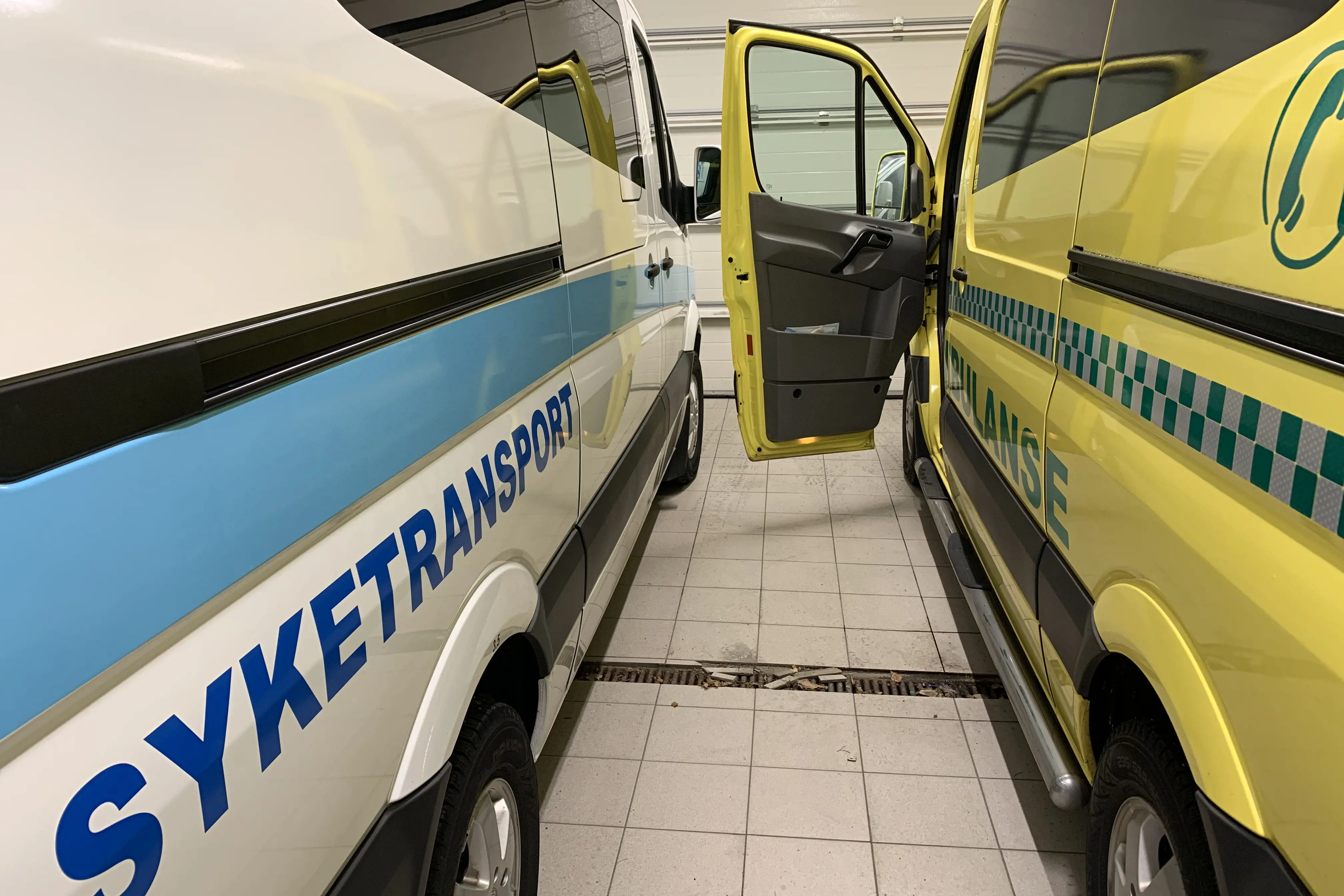 Transport, hvit syketransport og ambulanse